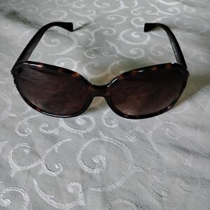 Coach sunglasses With Cleaning Cloth